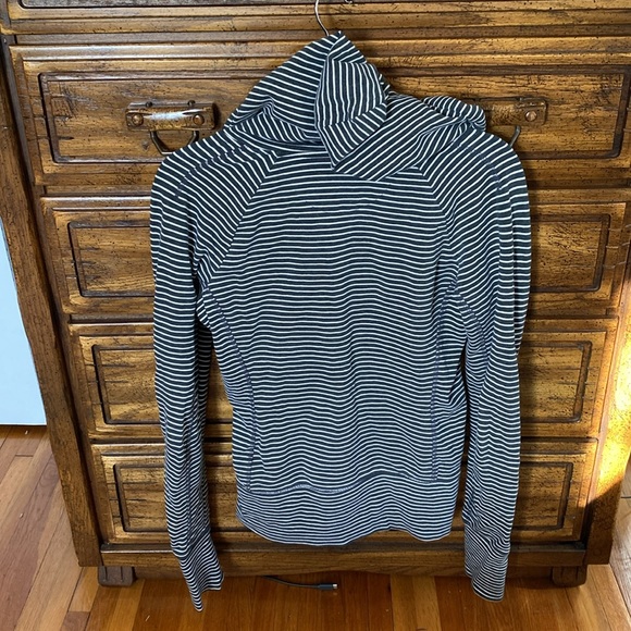GapFit zip up hoodie - Picture 3 of 11